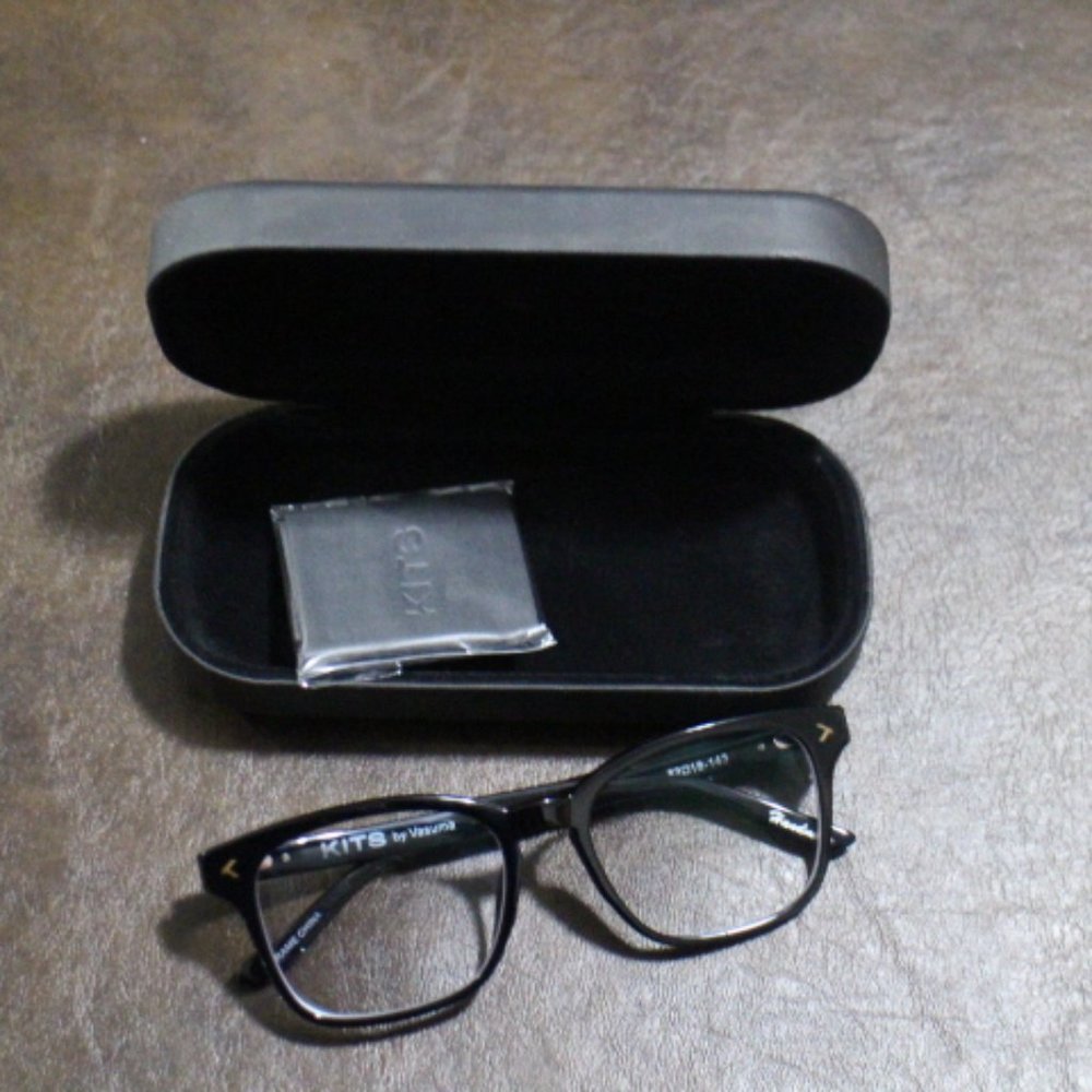 BRAND NEW! KITS x VASUMA GLASSES w/PROGRESSIVE LENSES, CASE & CLEANING CLOTH